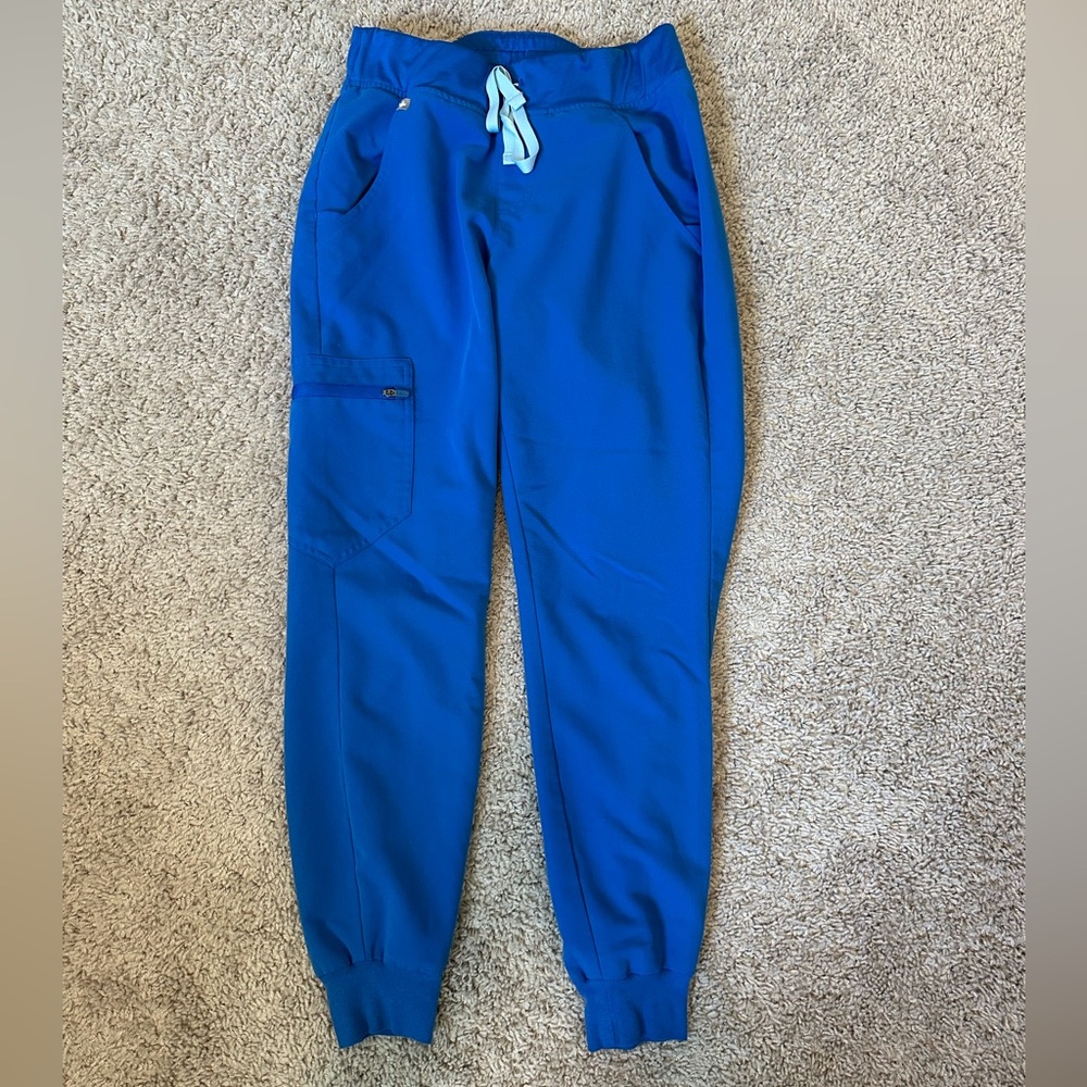 Figs Women’s Zamora Petite Scrub Joggers in size XSP, Royal Blue